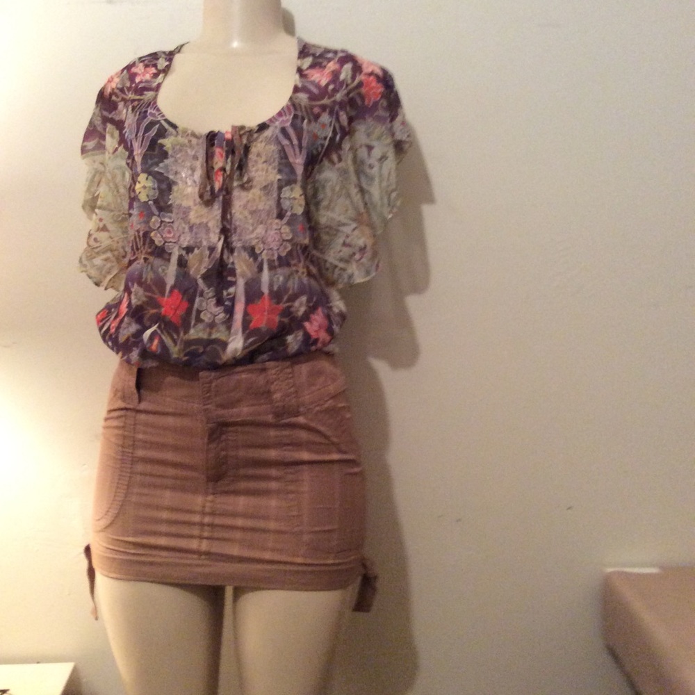 Frilly Blouse sz med NWOT